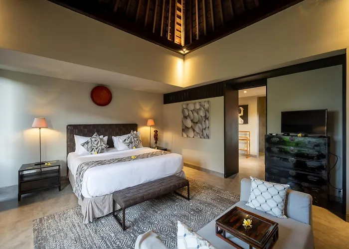 Villa De Suma - Fully Staffed Luxury In Prime Seminyak, Walk To *