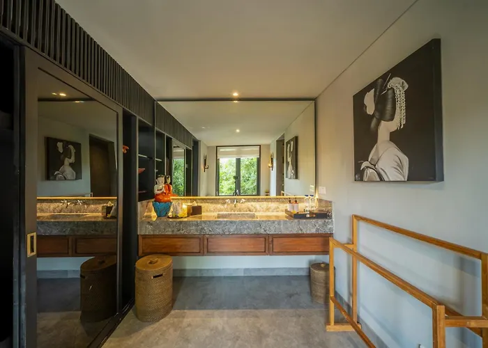 De Suma - Fully Staffed Luxury In Prime Seminyak, Walk To Villa