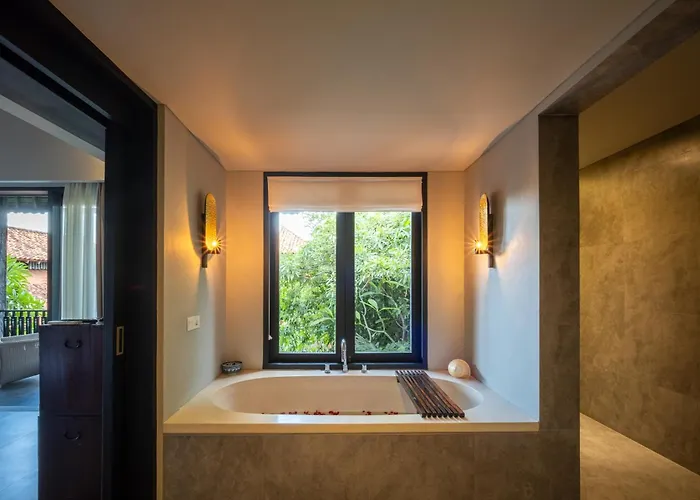 Villa De Suma - Fully Staffed Luxury In Prime Seminyak, Walk To